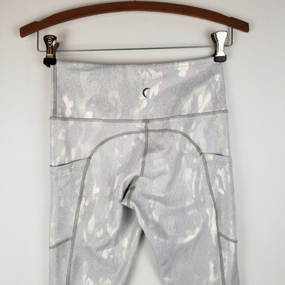 Zyia Light n Tight Hi-Rise Capri Pocket Leggings Metallic Gray Camo Size 2 - Picture 4 of 6